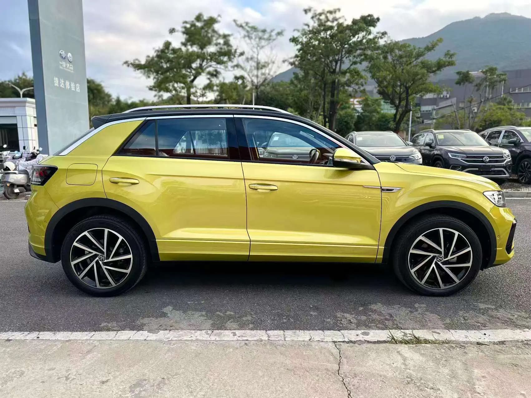 Volkswagen T-Roc 2023 г. 2915 км. — фото 6
