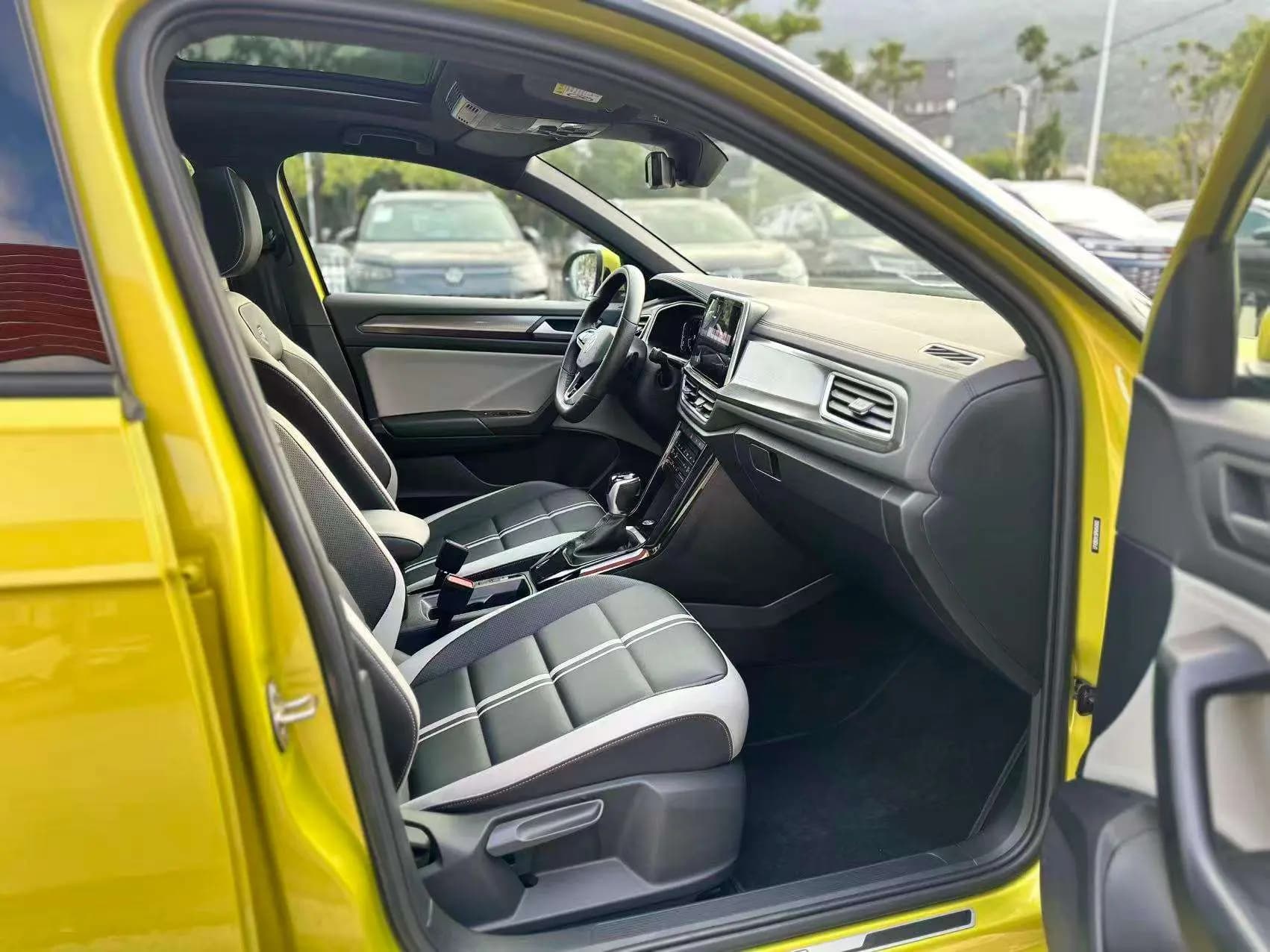 Volkswagen T-Roc 2023 г. 2915 км. — фото 7