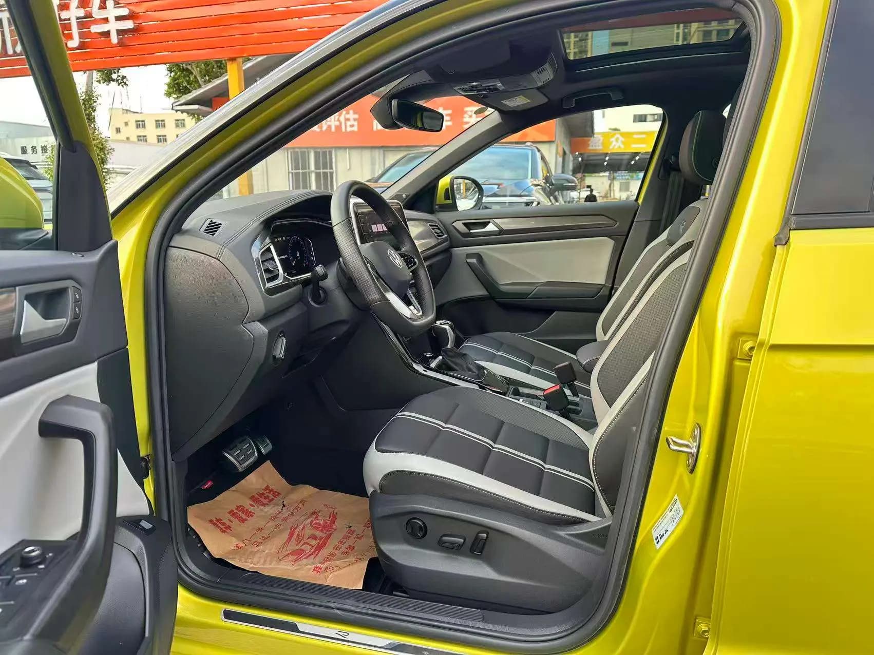 Volkswagen T-Roc 2023 г. 2915 км. — фото 8