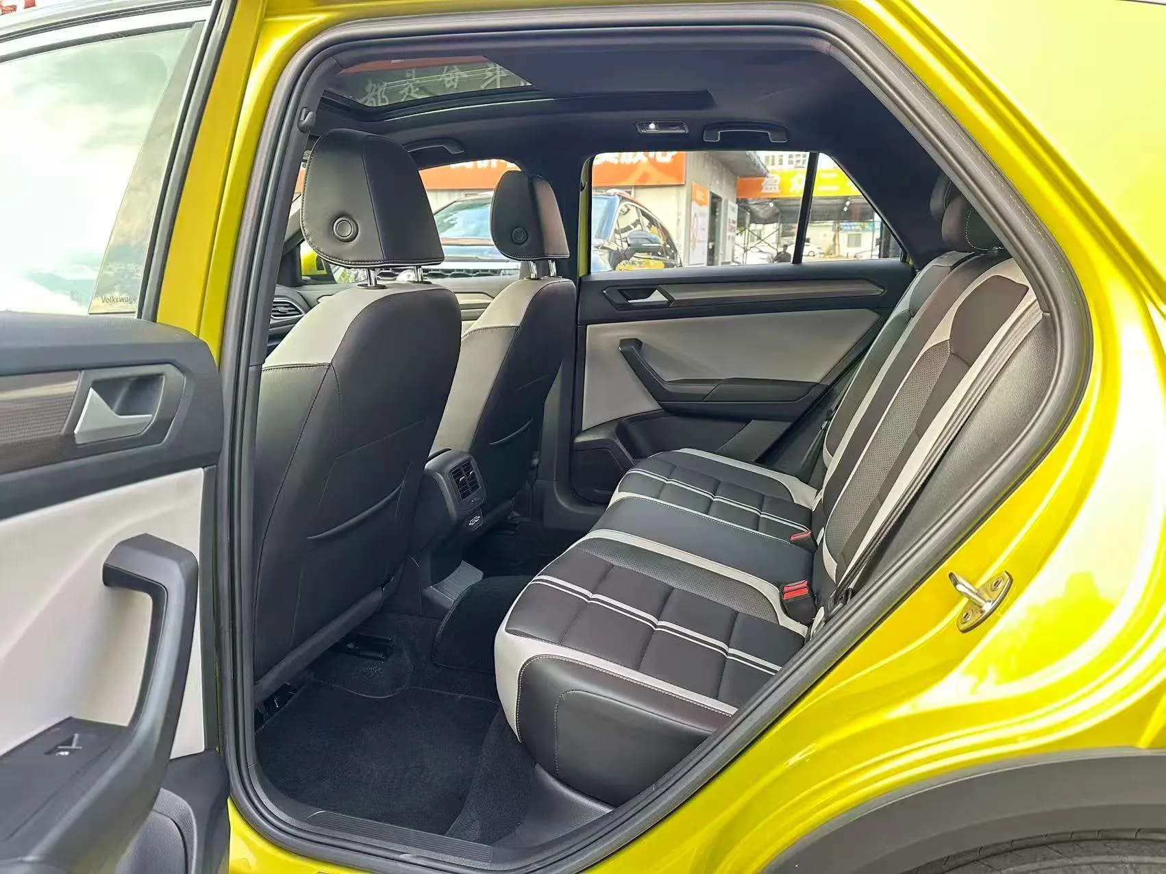 Volkswagen T-Roc 2023 г. 2915 км. — фото 9