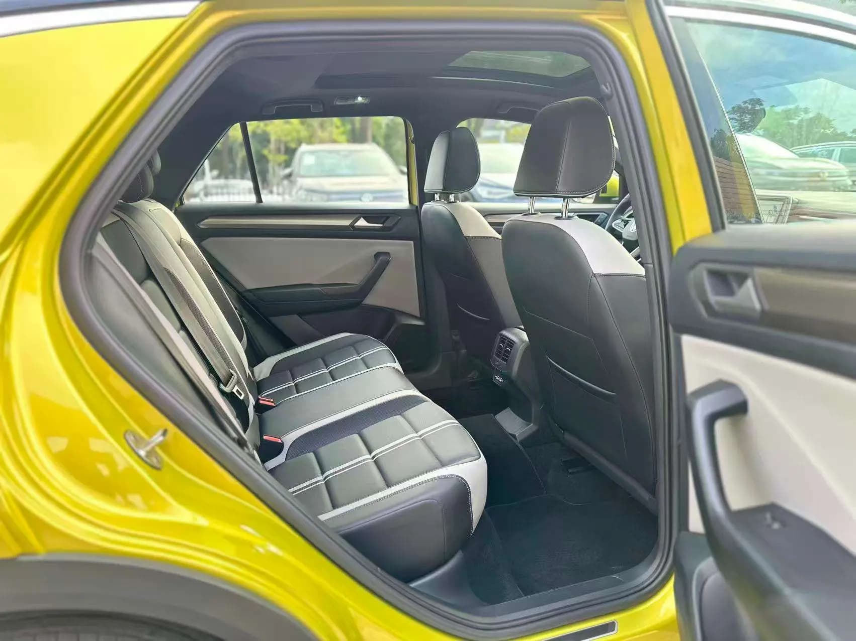 Volkswagen T-Roc 2023 г. 2915 км. — фото 10