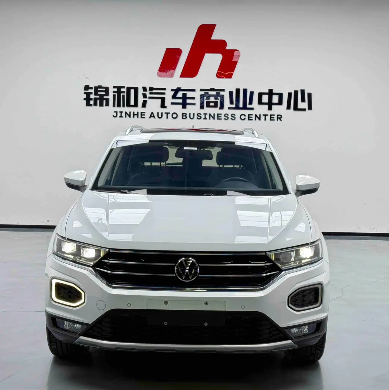 Volkswagen T-Roc 2023 г. 22816 км. — фото 2
