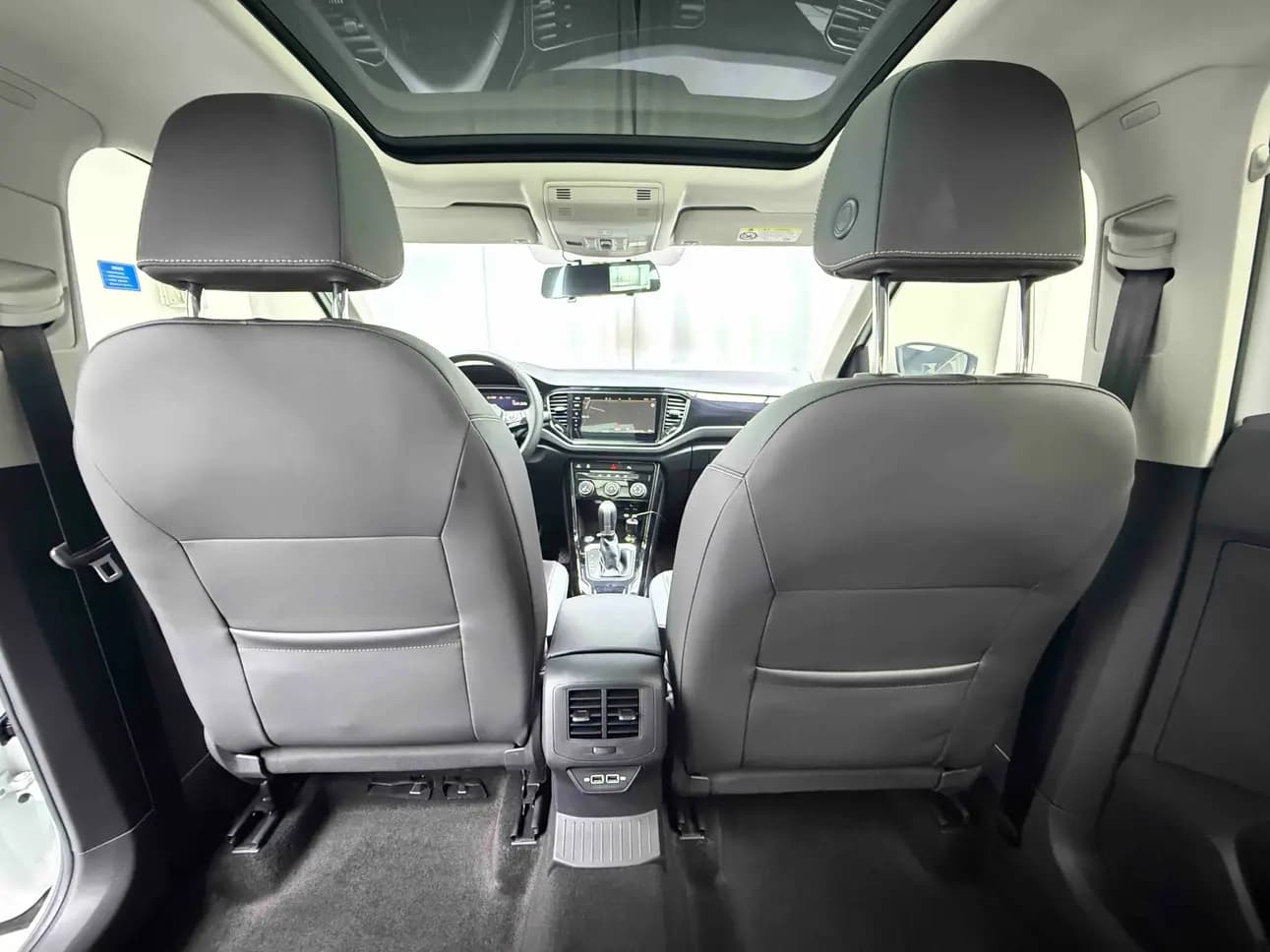 Volkswagen T-Roc 2023 г. 22816 км. — фото 12