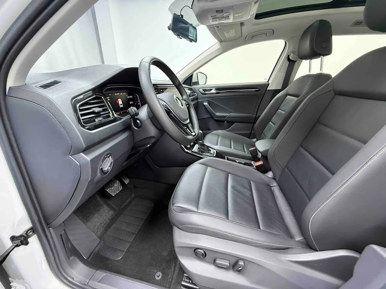 Volkswagen T-Roc 2023 г. 22816 км. — фото 13