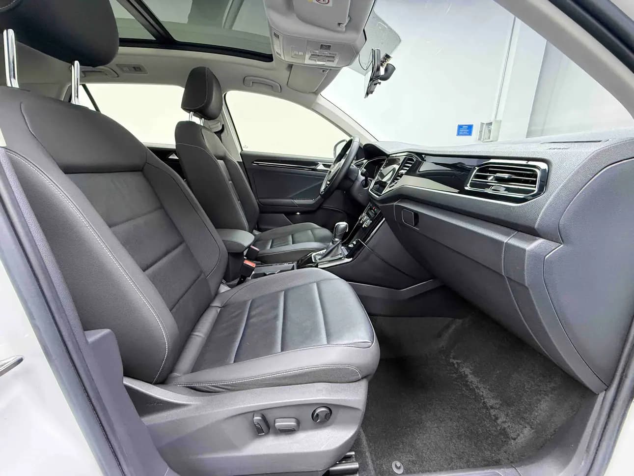 Volkswagen T-Roc 2023 г. 22816 км. — фото 16