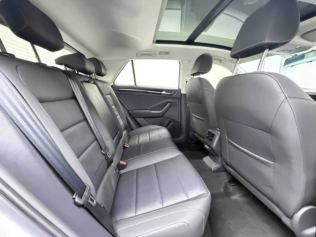 Volkswagen T-Roc 2023 г. 22816 км. — фото 18