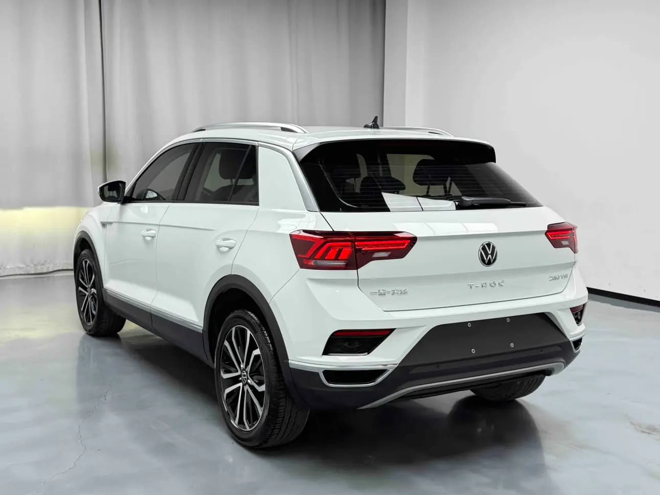 Volkswagen T-Roc 2023 г. 22816 км. — фото 5