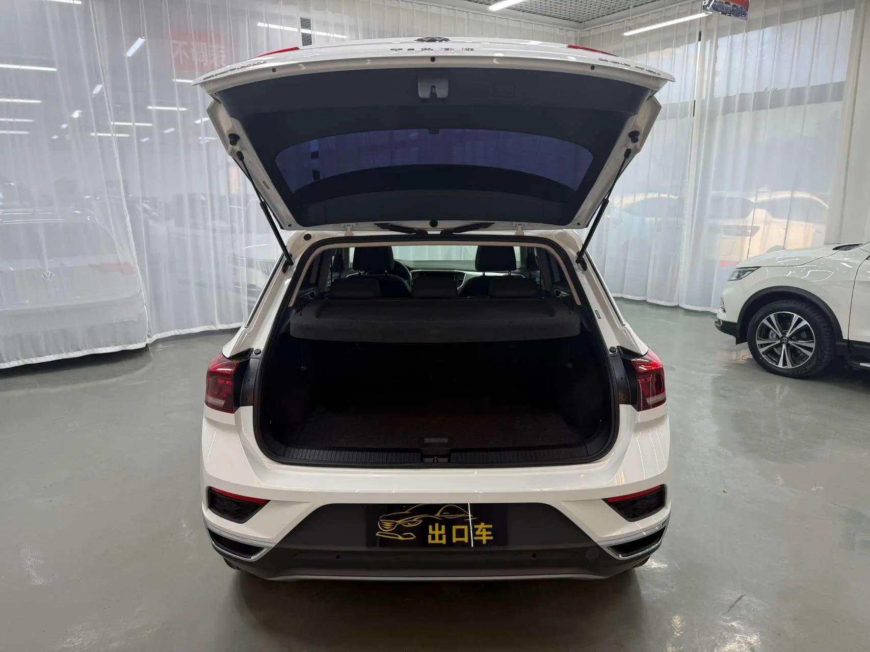 Volkswagen T-Roc 2023 г. 28019 км. — фото 11