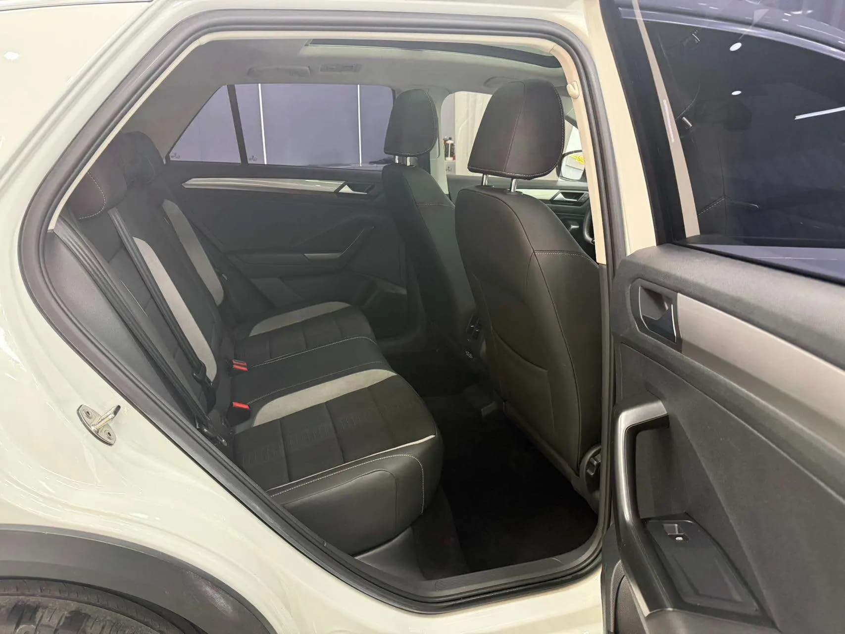 Volkswagen T-Roc 2023 г. 28019 км. — фото 12