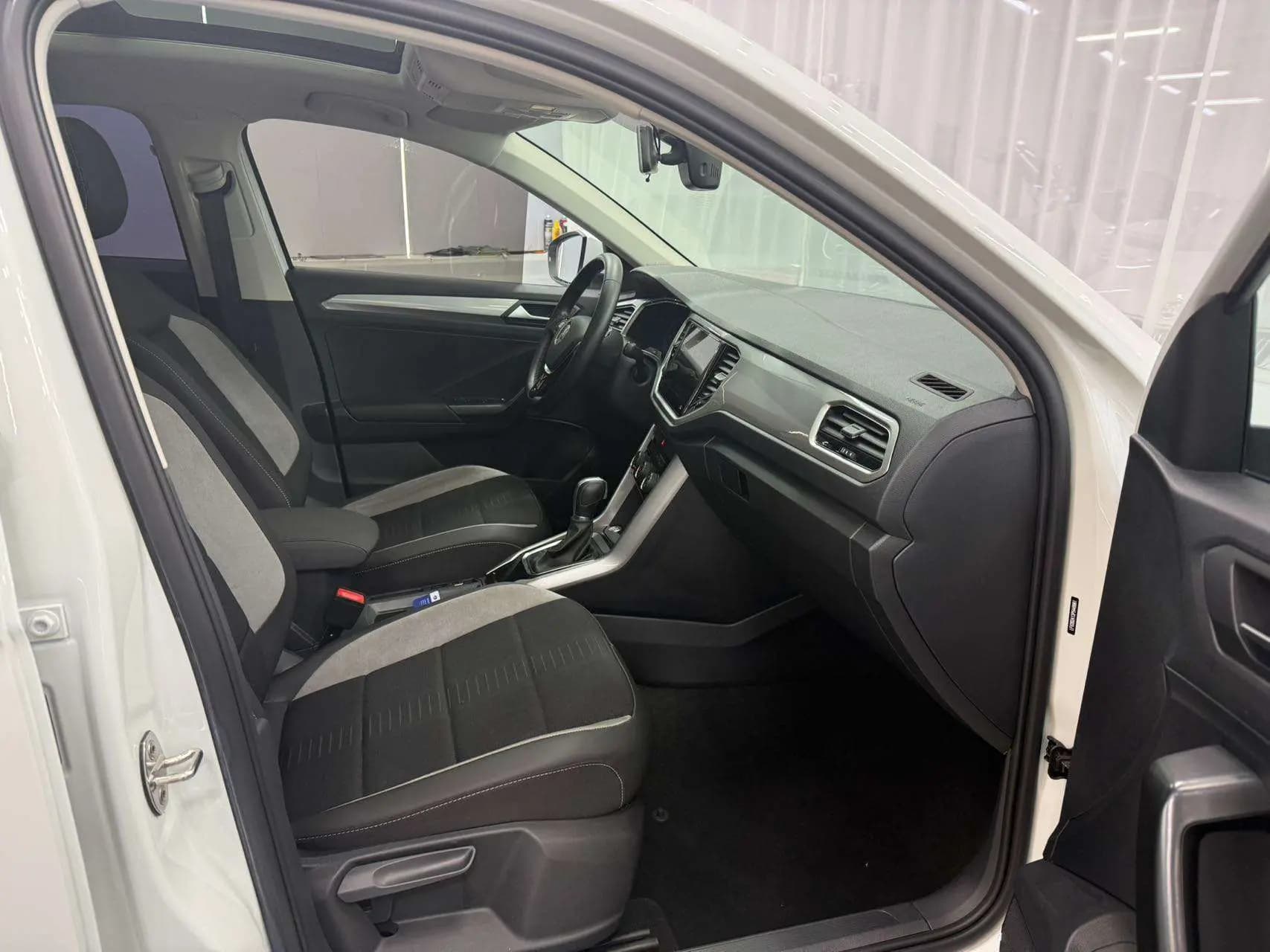 Volkswagen T-Roc 2023 г. 28019 км. — фото 10