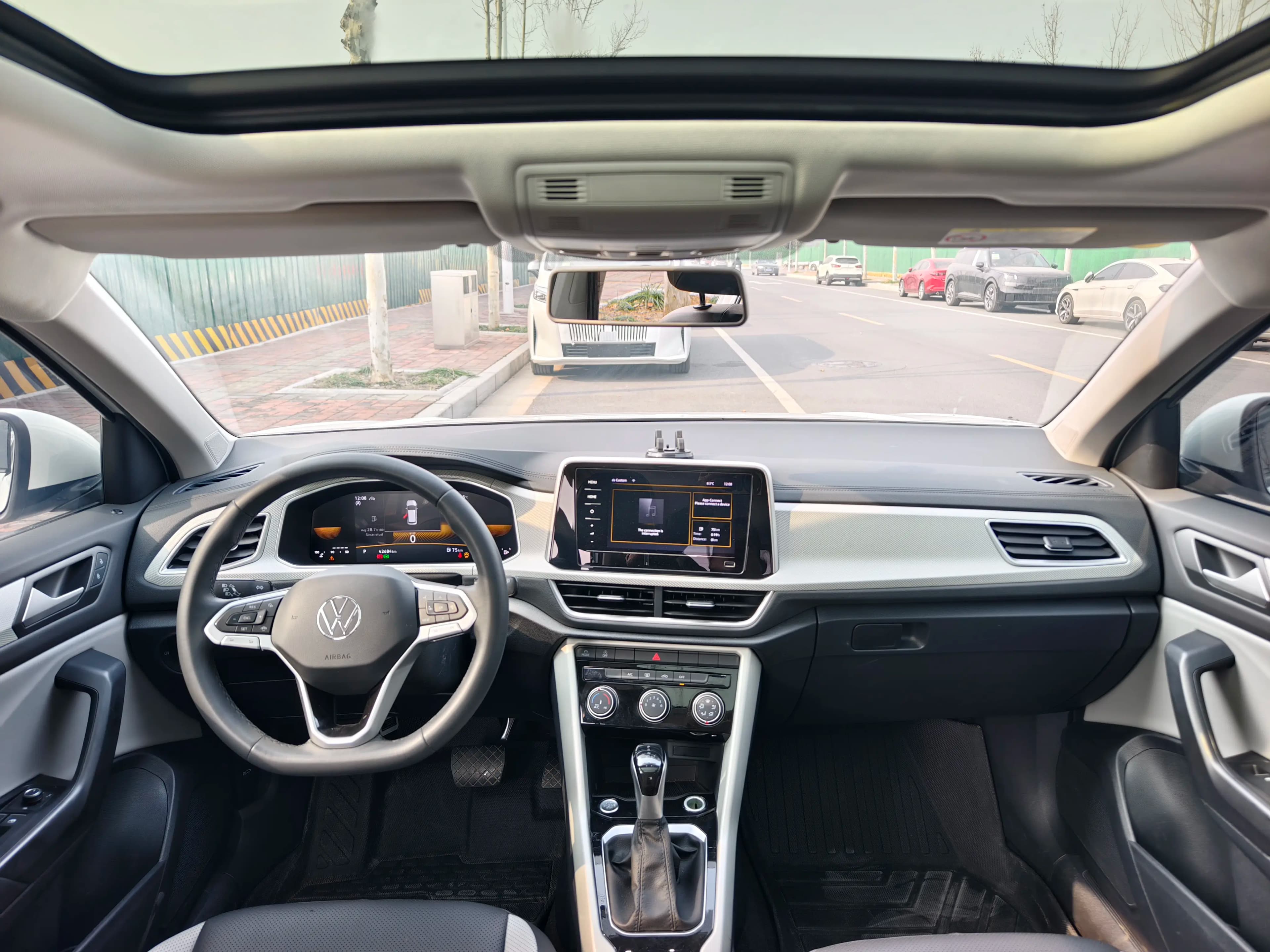 Volkswagen T-Roc 2024 г. 42128 км. — фото 6