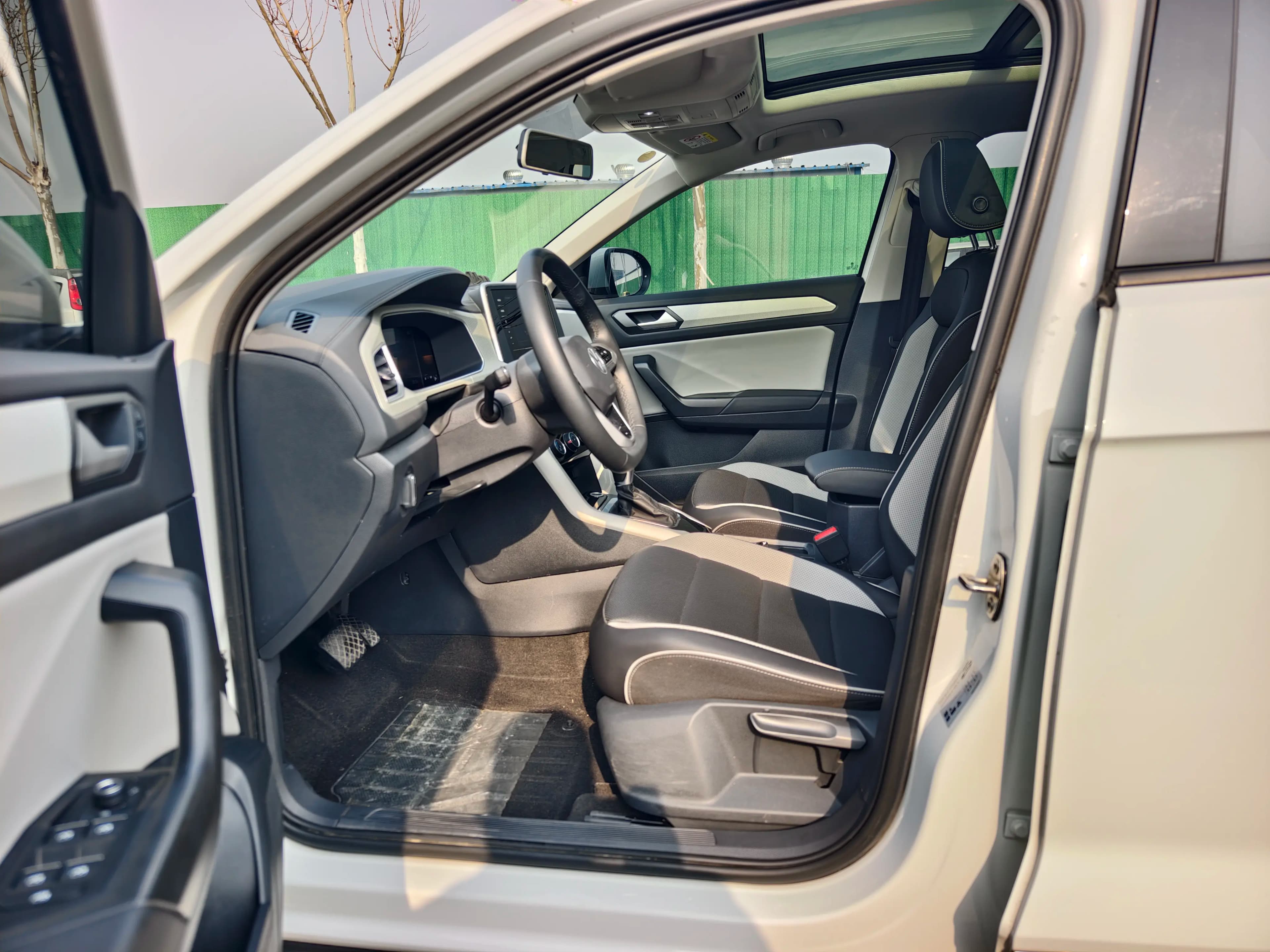 Volkswagen T-Roc 2024 г. 42128 км. — фото 7