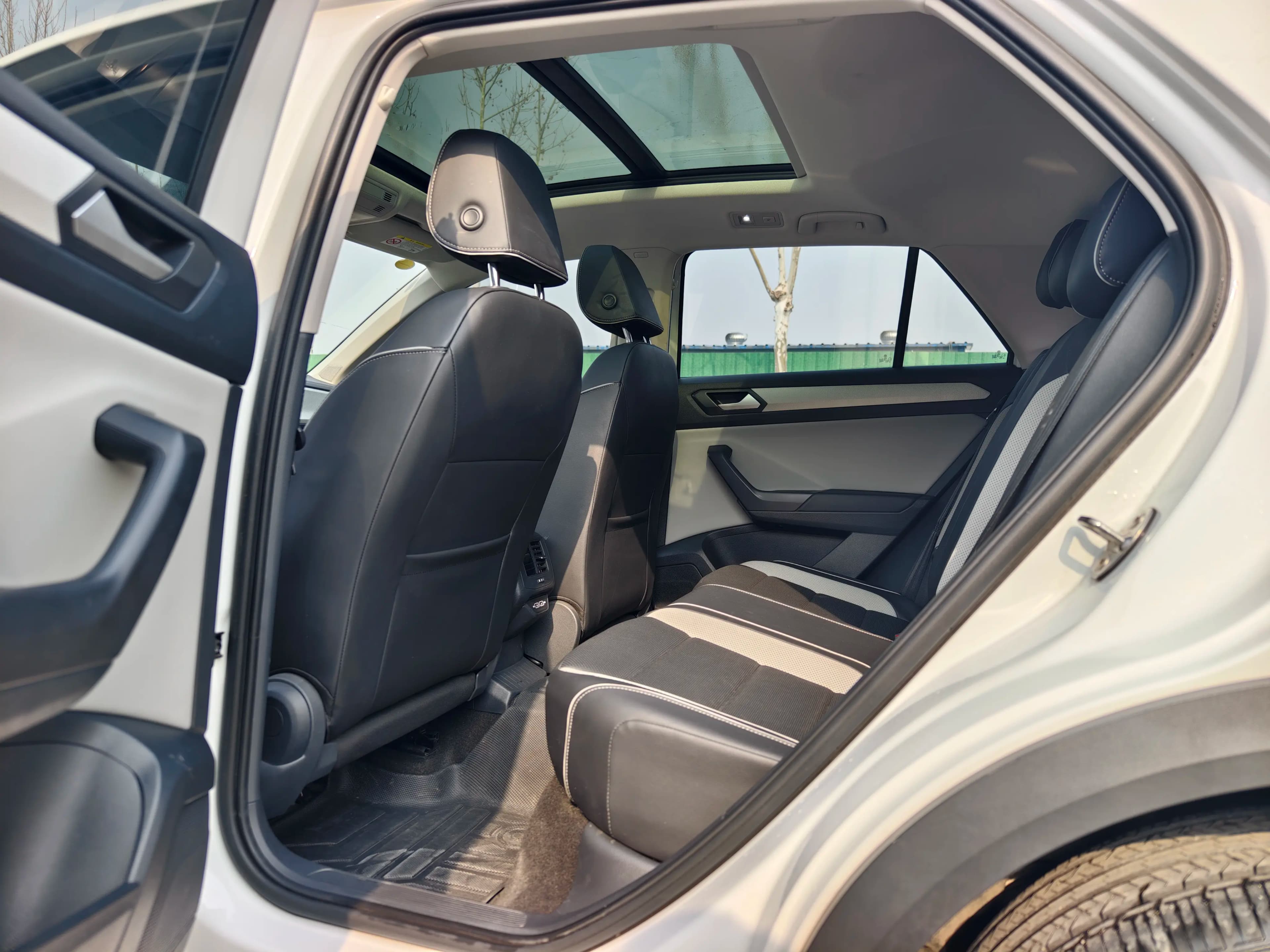 Volkswagen T-Roc 2024 г. 42128 км. — фото 8