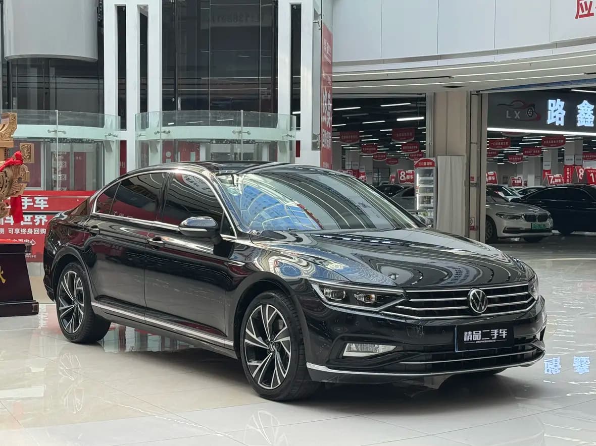 Volkswagen Magotan 2022 г. 130059 км. — фото 3