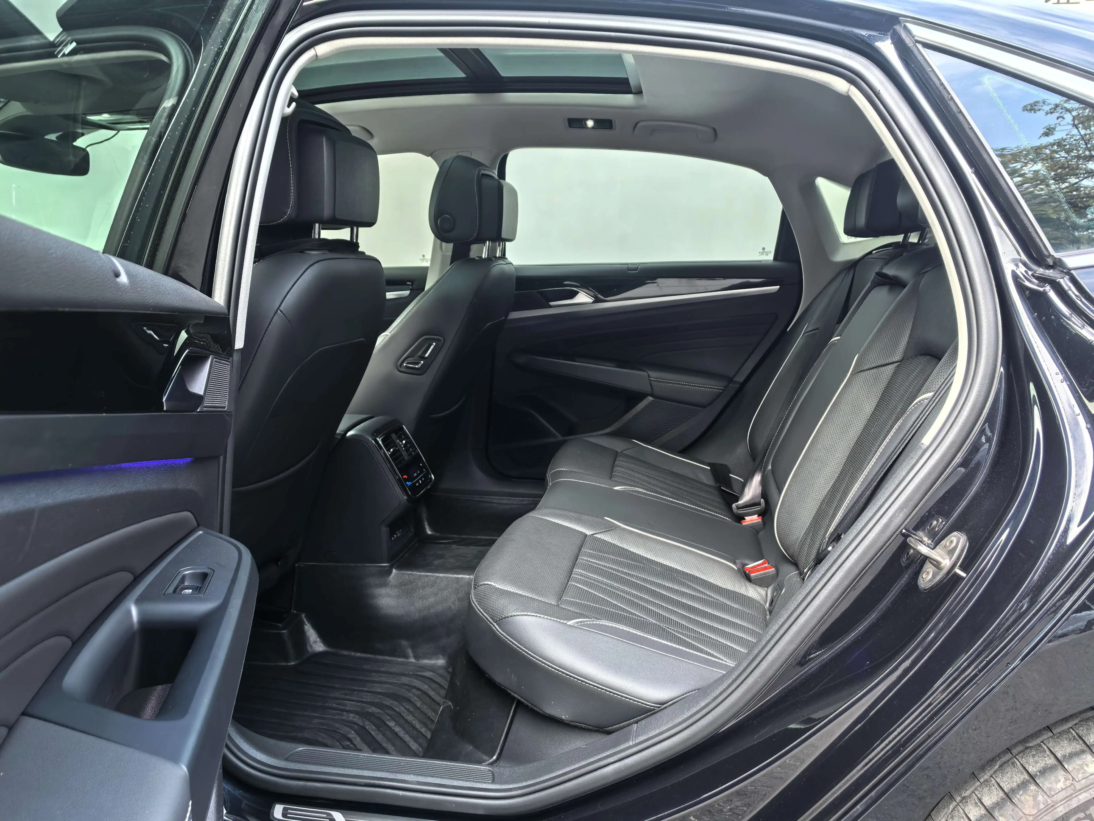 Volkswagen Passat PHEV 2022 г. 69584 км. — фото 19