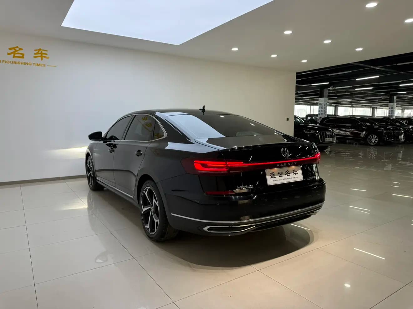 Volkswagen Passat 2023 г. 68085 км. — фото 2