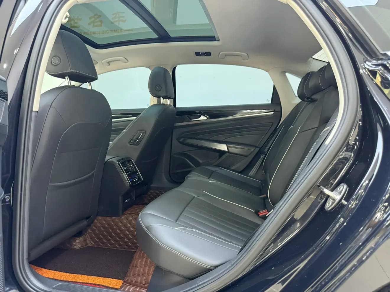 Volkswagen Passat 2023 г. 68085 км. — фото 14