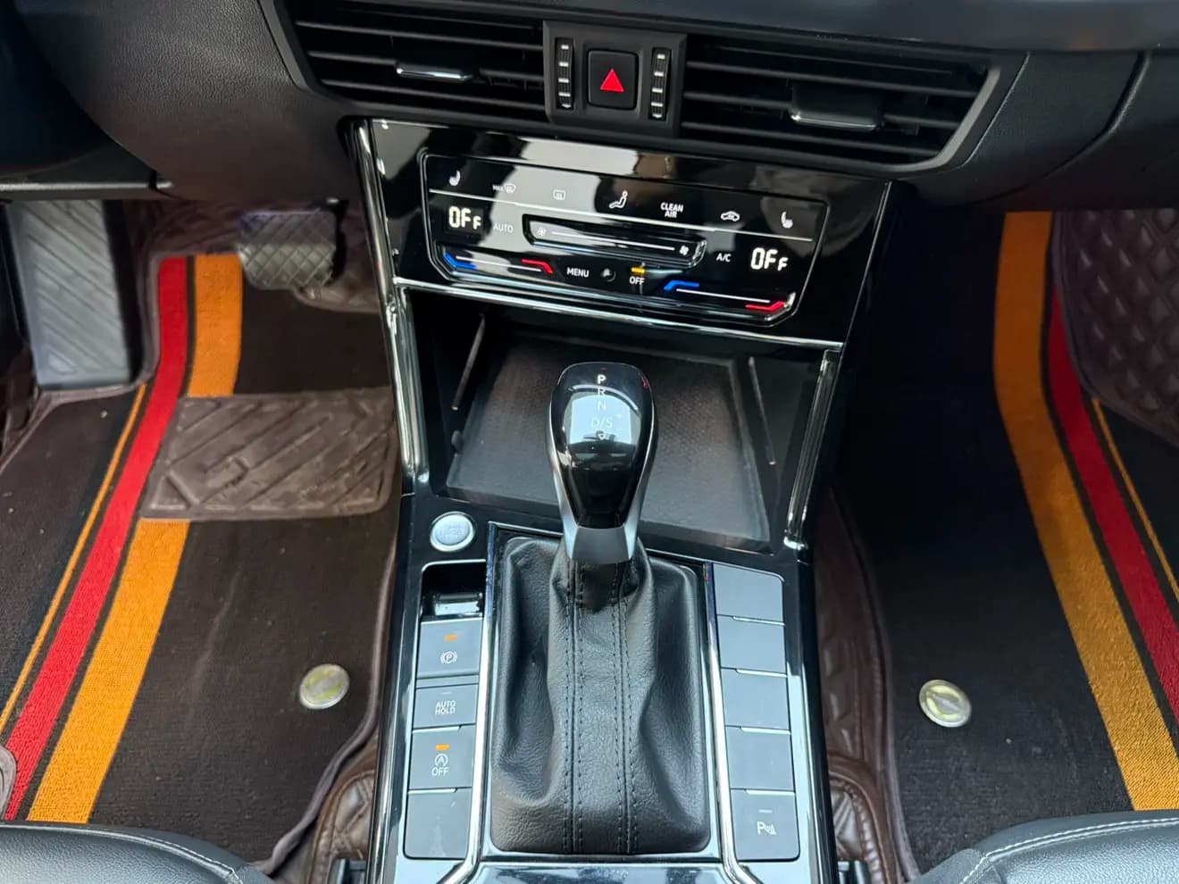 Volkswagen Passat 2023 г. 68085 км. — фото 15