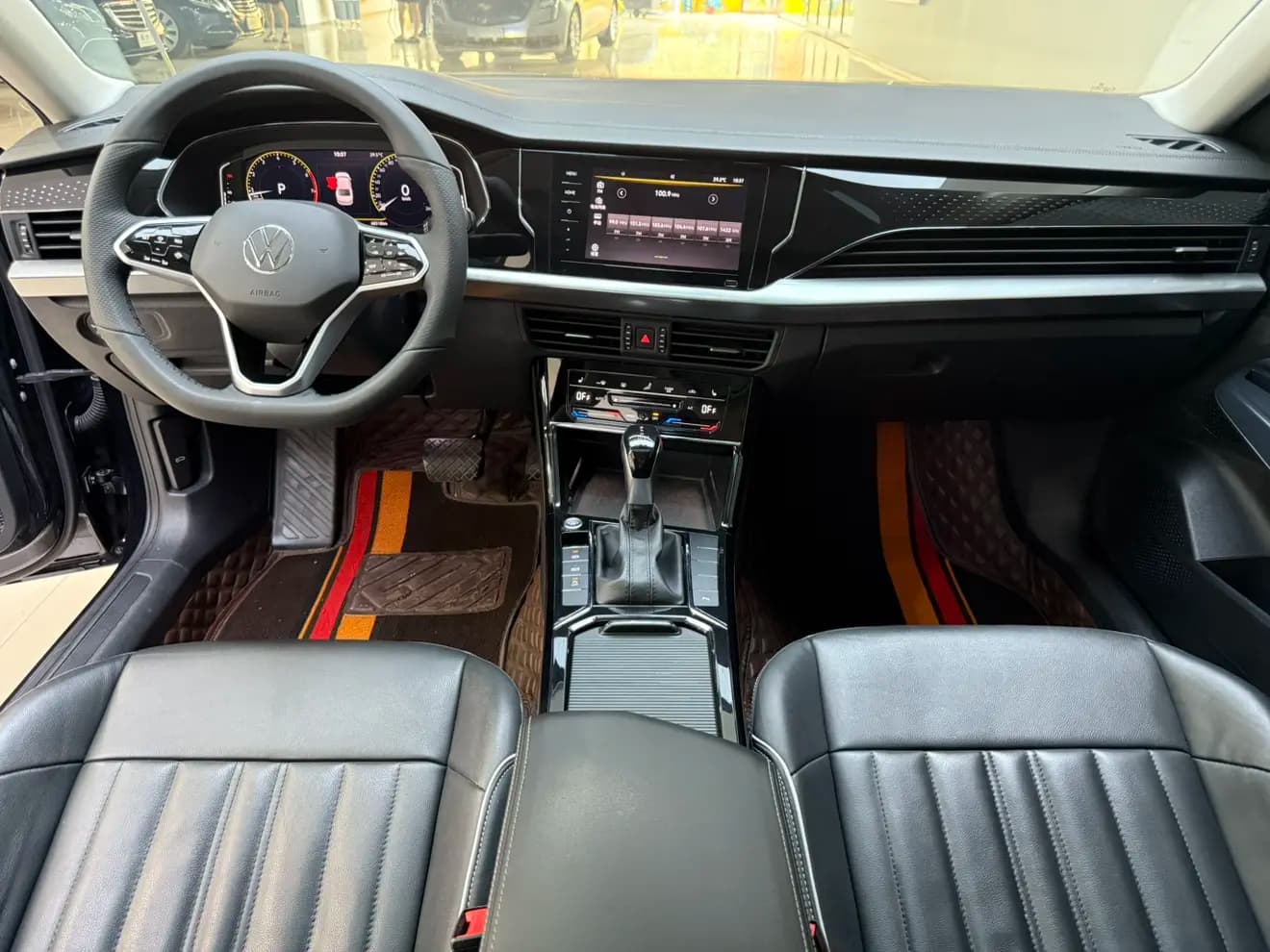 Volkswagen Passat 2023 г. 68085 км. — фото 7
