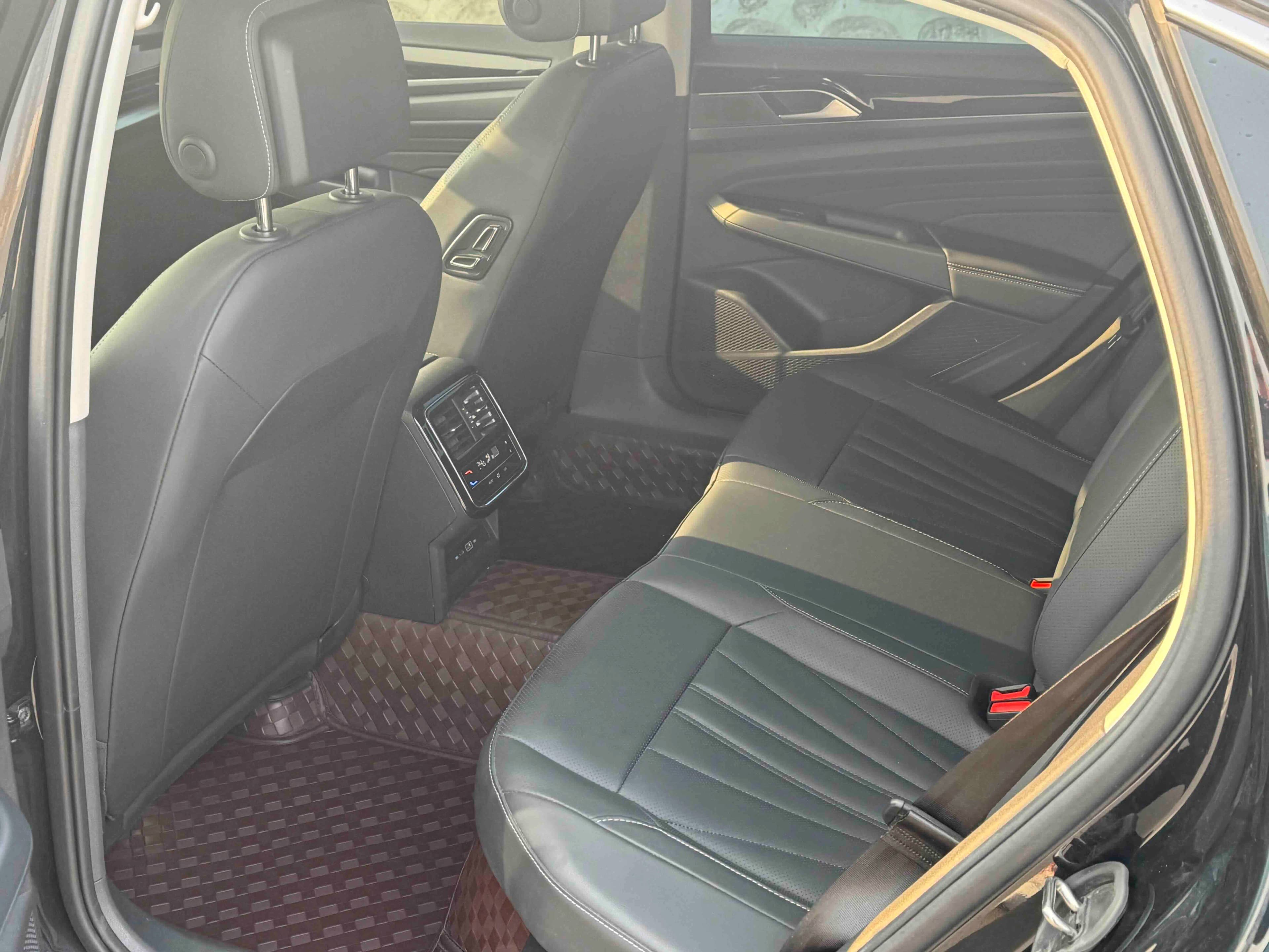 Volkswagen Passat 2024 г. 32086 км. — фото 10