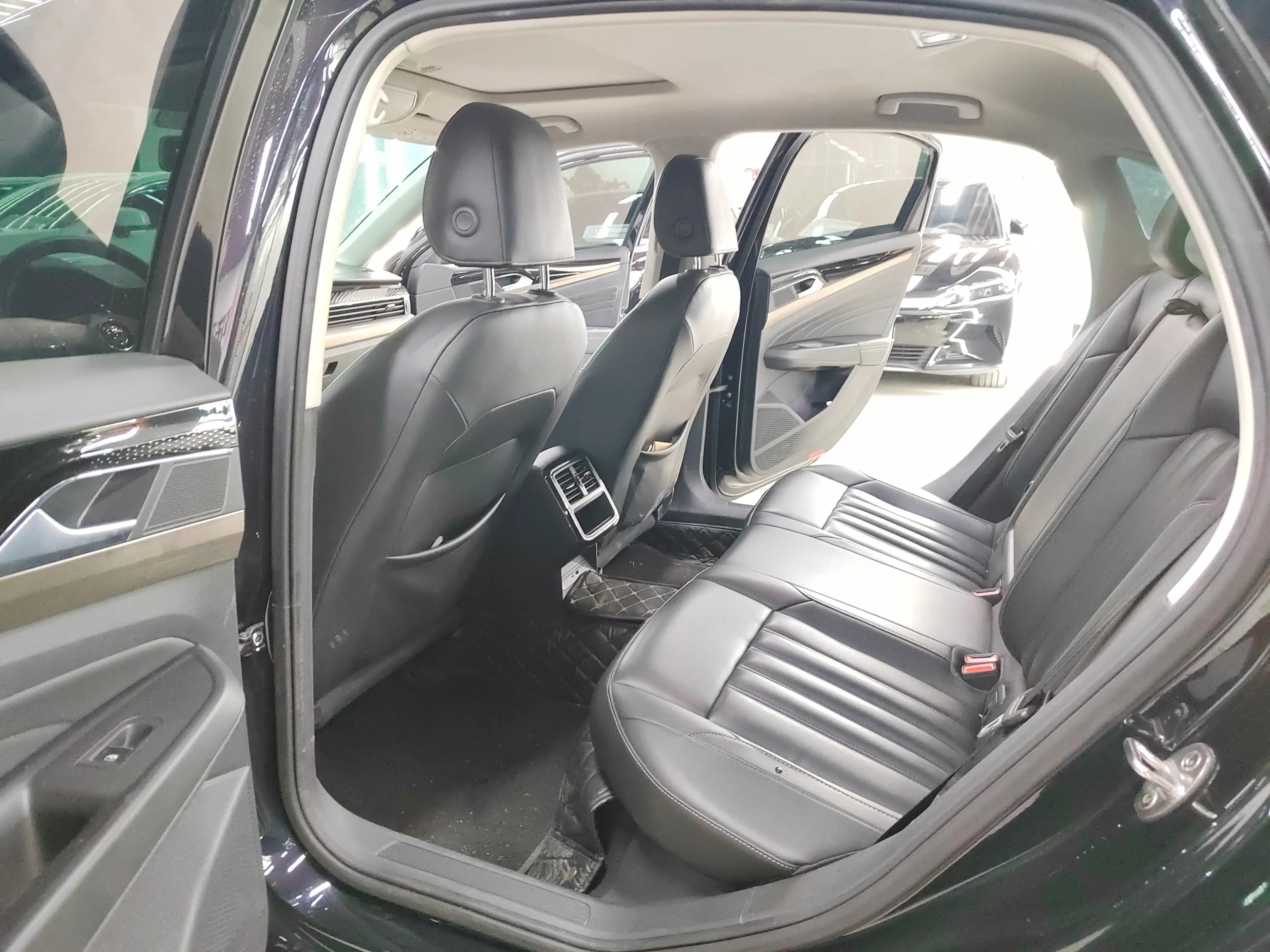 Volkswagen Passat 2021 г. 92125 км. — фото 16