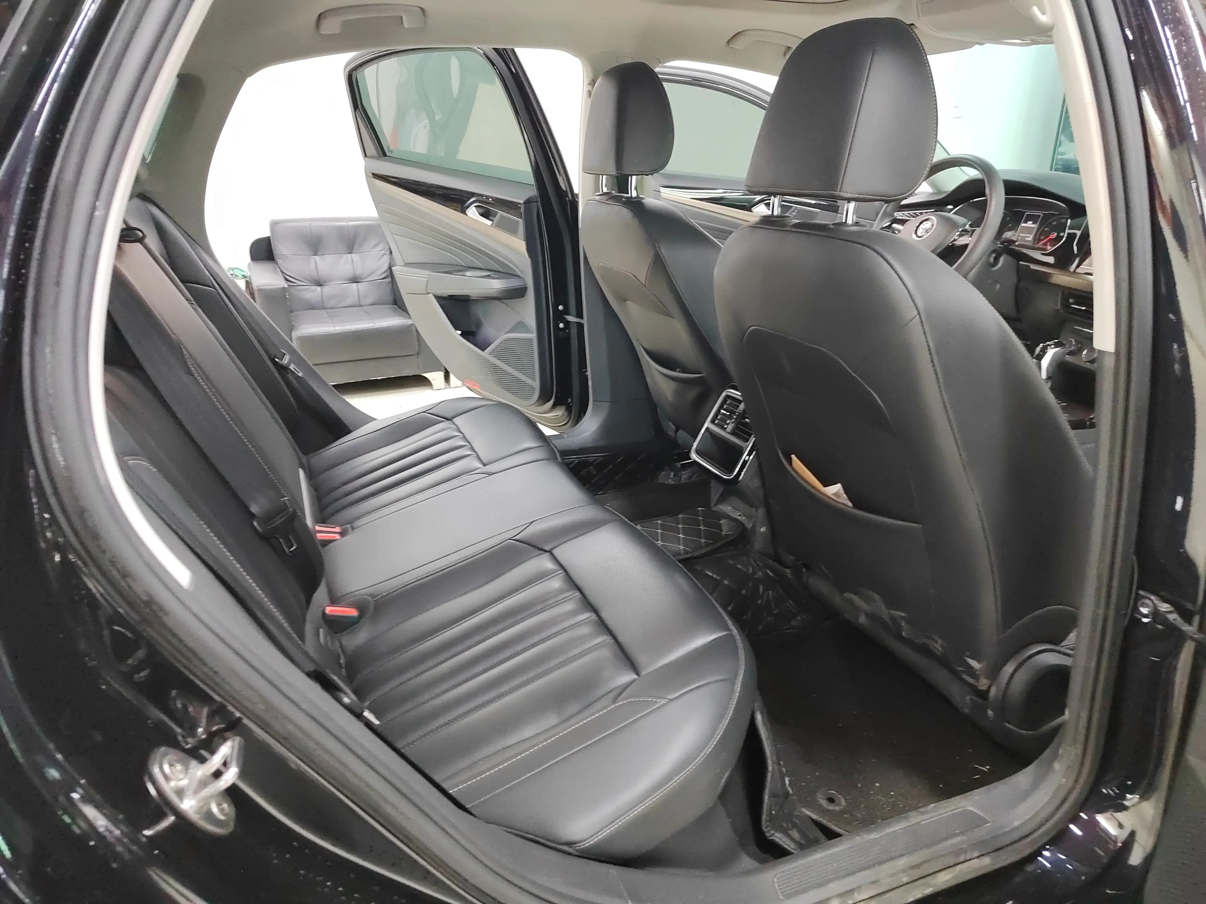 Volkswagen Passat 2021 г. 92125 км. — фото 17