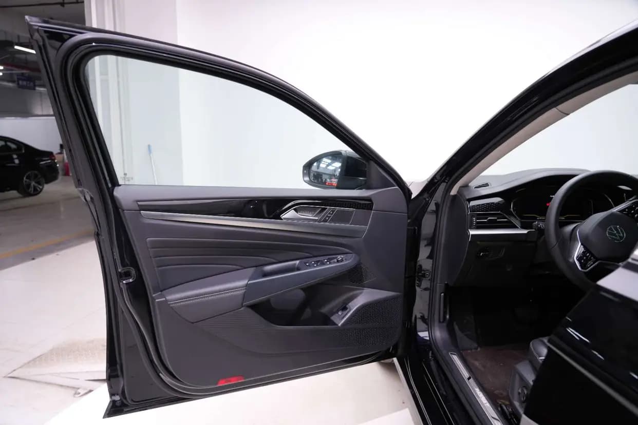 Volkswagen Passat 2023 г. 41529 км. — фото 15