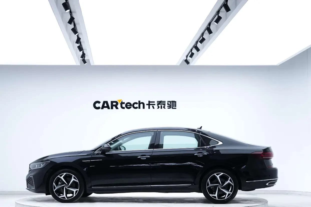 Volkswagen Passat 2023 г. 41529 км. — фото 4