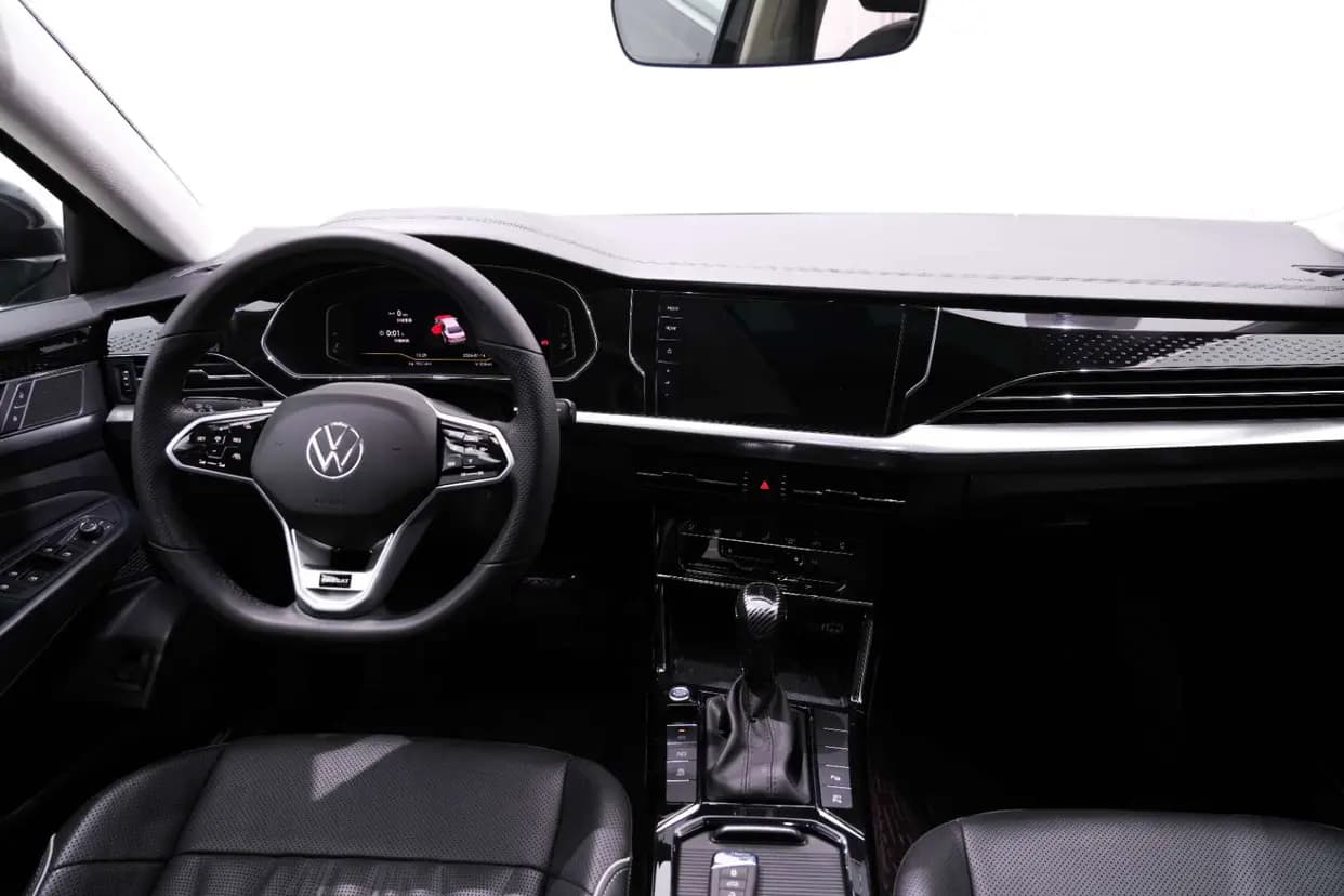 Volkswagen Passat 2023 г. 41529 км. — фото 10