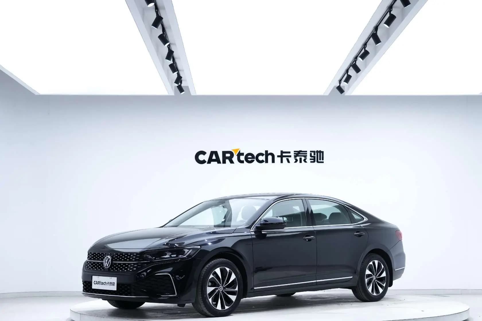 Volkswagen Passat 2023 г. 63287 км.