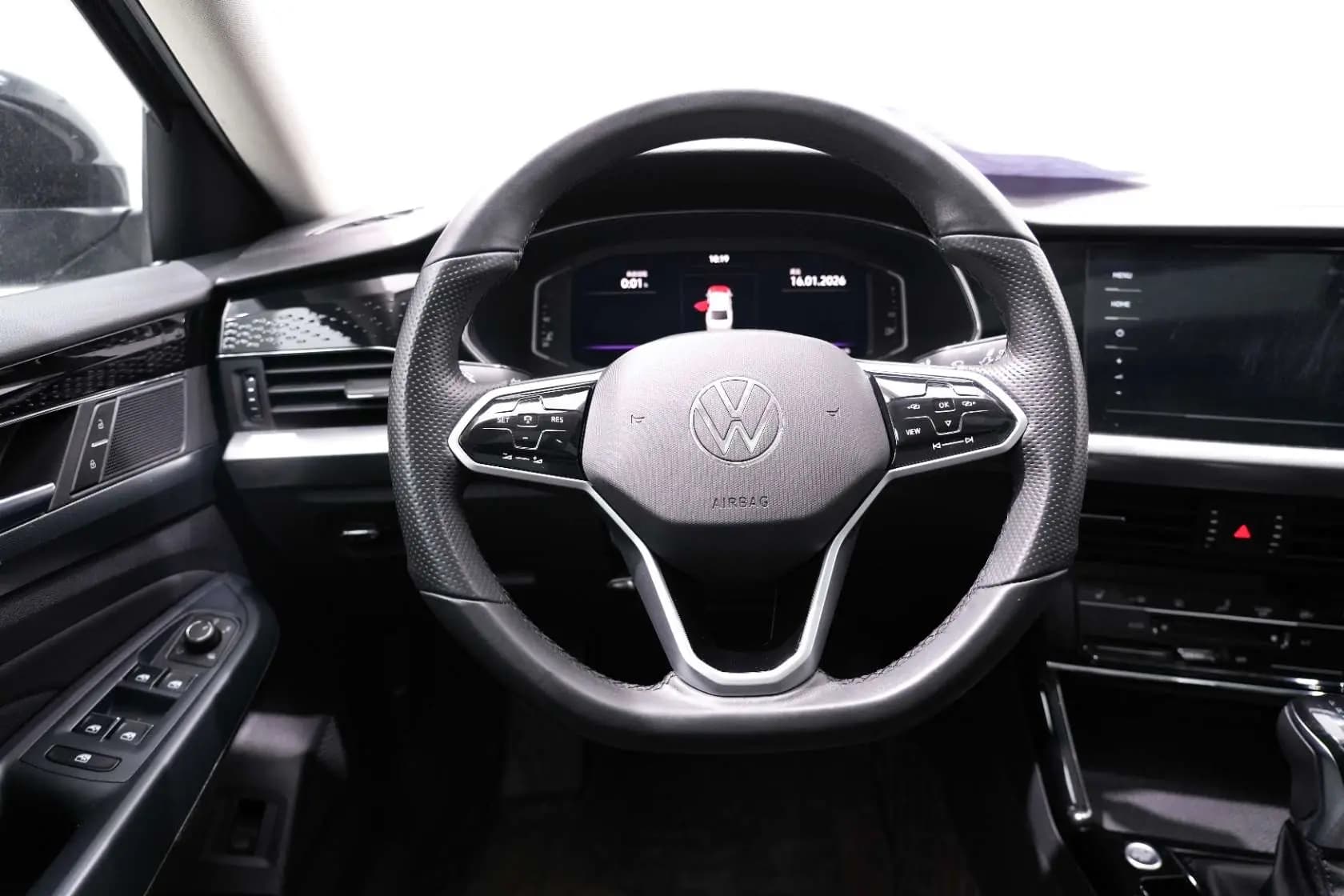 Volkswagen Passat 2023 г. 63287 км. — фото 13