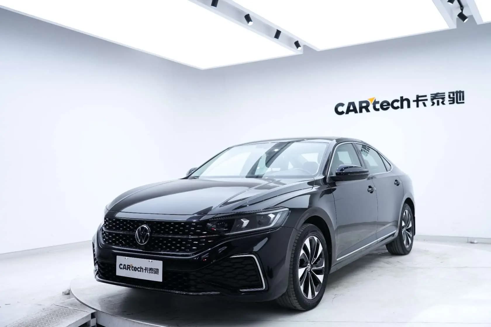 Volkswagen Passat 2023 г. 63287 км. — фото 8