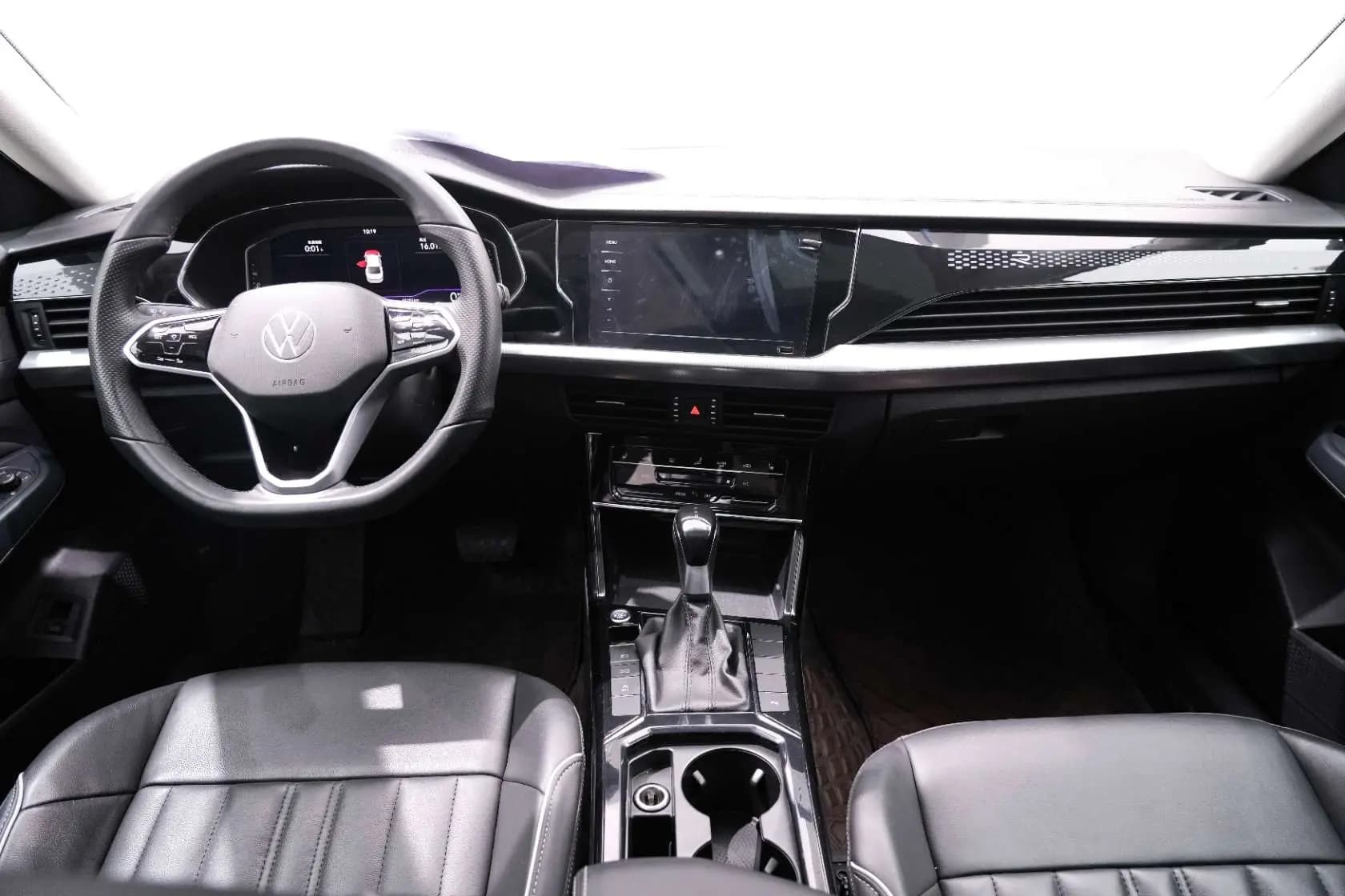Volkswagen Passat 2023 г. 63287 км. — фото 10