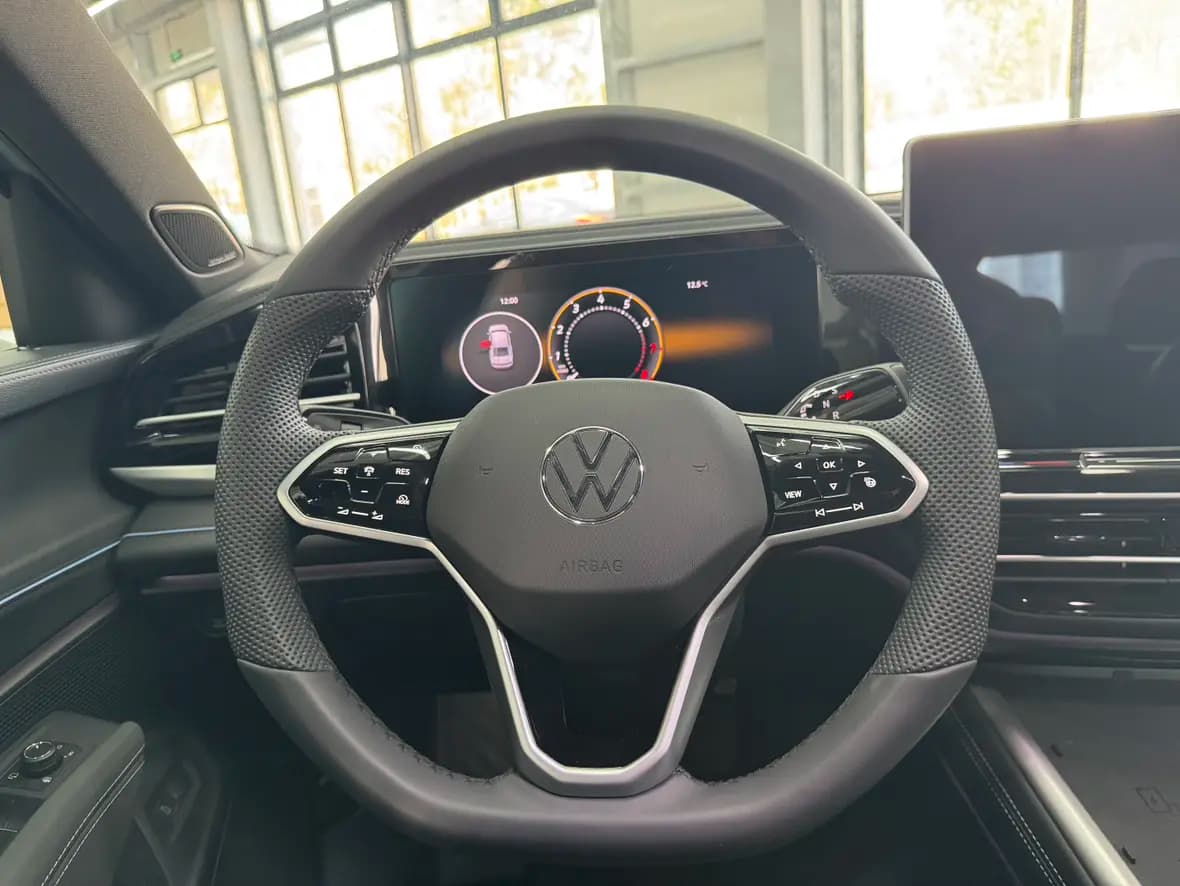 Volkswagen Passat 2025 г. 5889 км. — фото 8