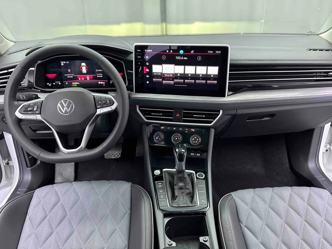 Volkswagen Sagitar 2022 г. 42619 км. — фото 15