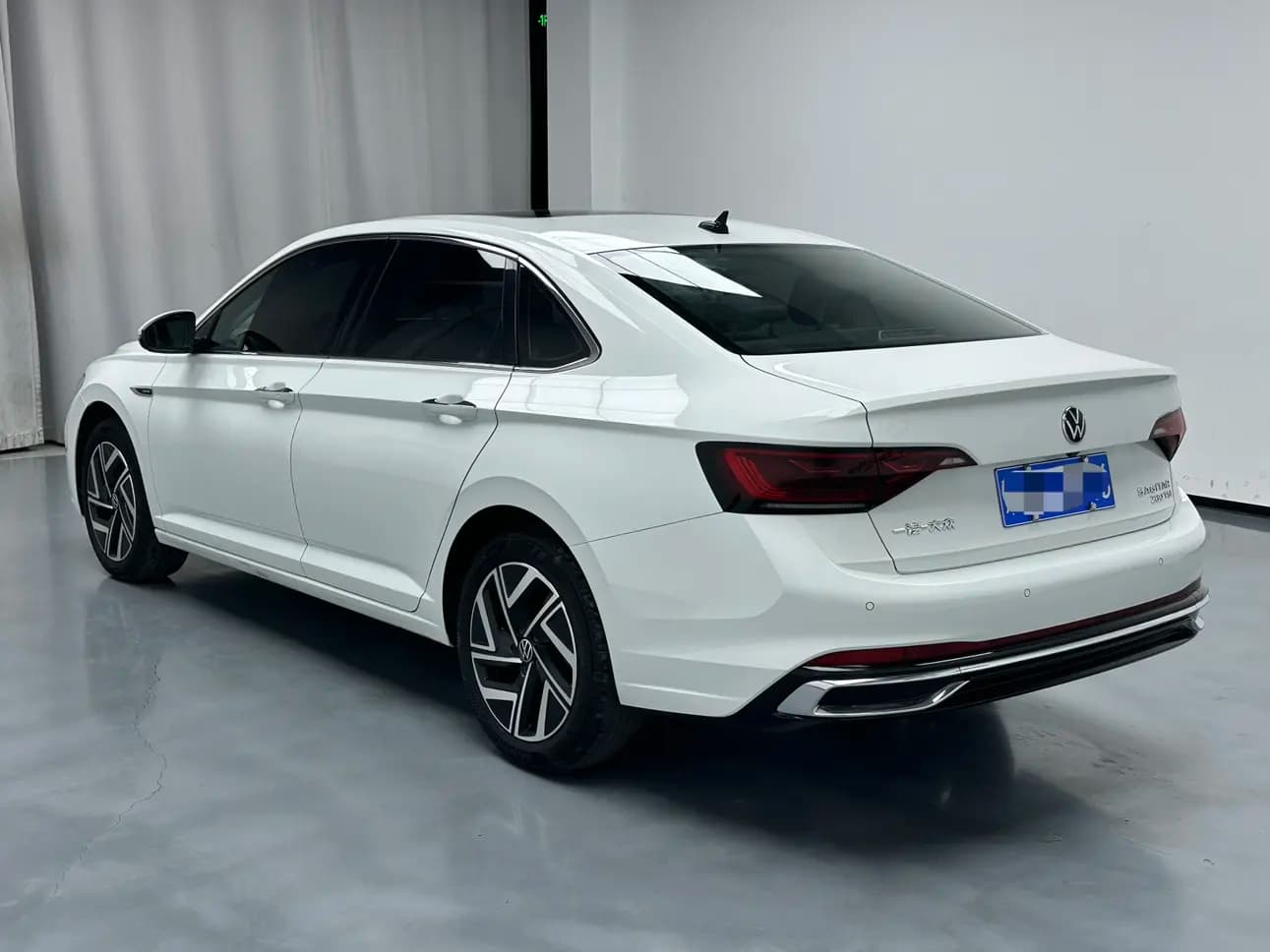 Volkswagen Sagitar 2022 г. 42619 км. — фото 3