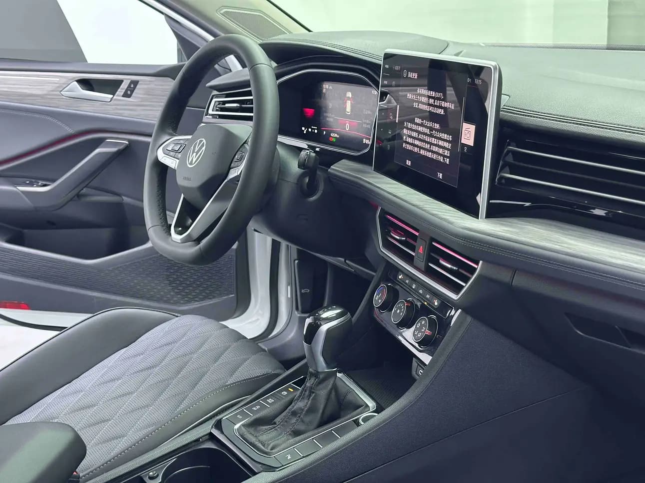 Volkswagen Sagitar 2022 г. 42619 км. — фото 9