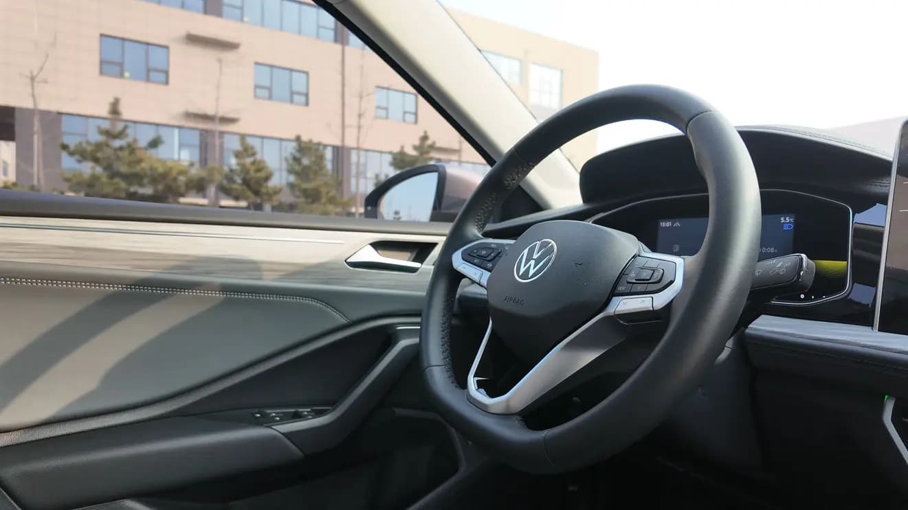 Volkswagen Sagitar 2022 г. 24120 км. — фото 9