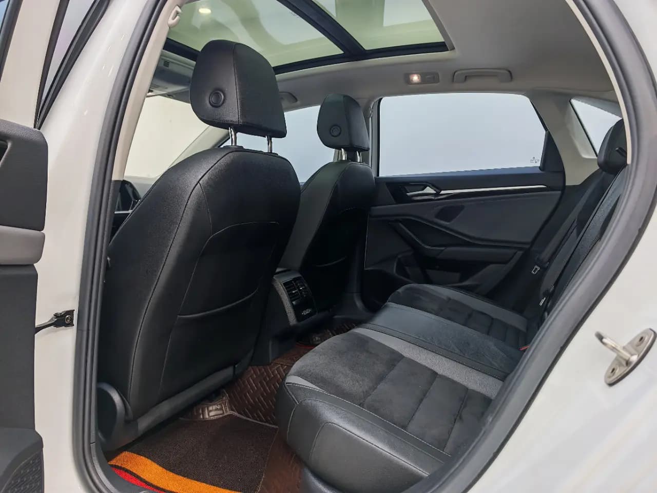 Volkswagen Sagitar 2022 г. 50121 км. — фото 11