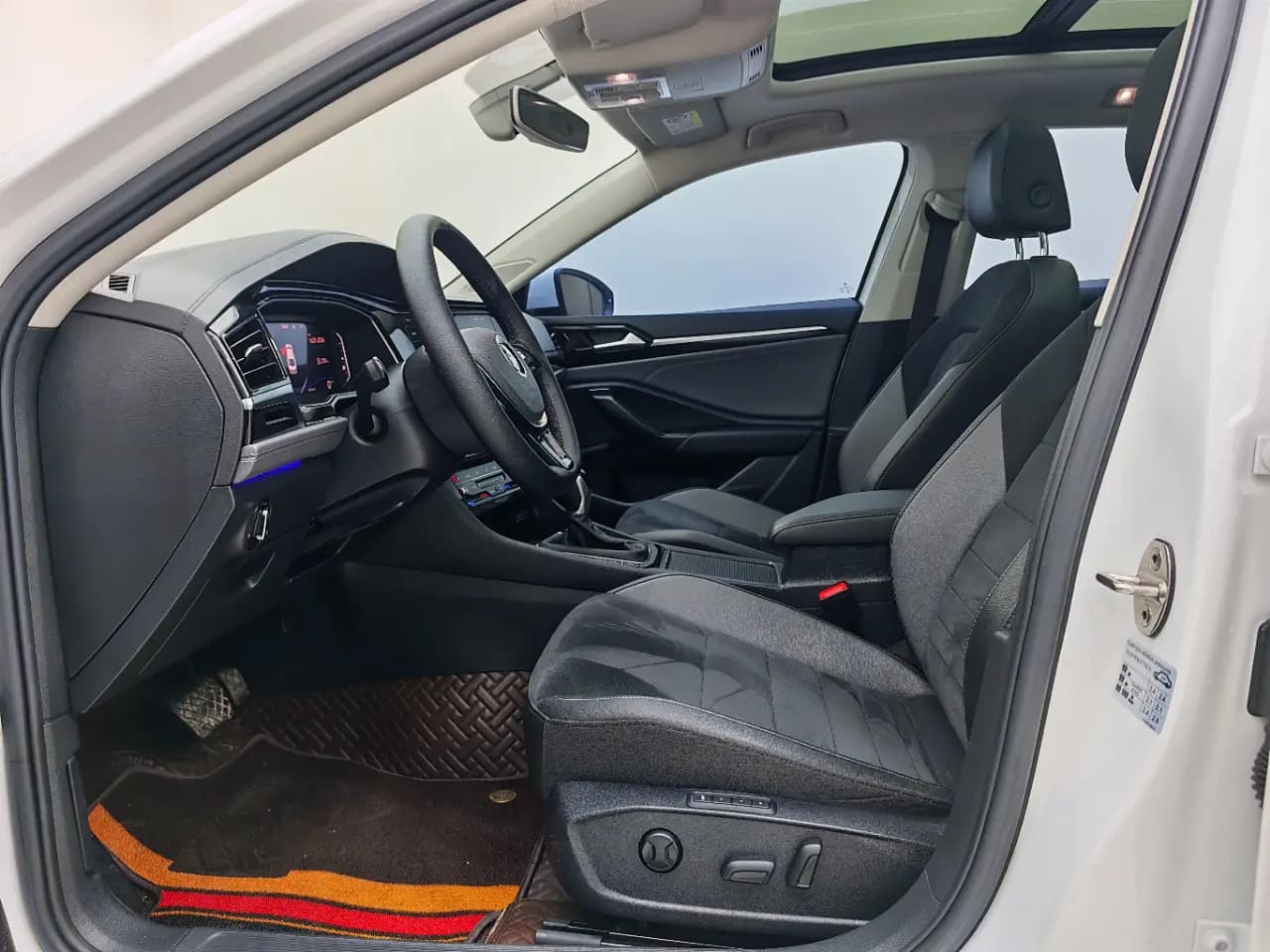 Volkswagen Sagitar 2022 г. 50121 км. — фото 10