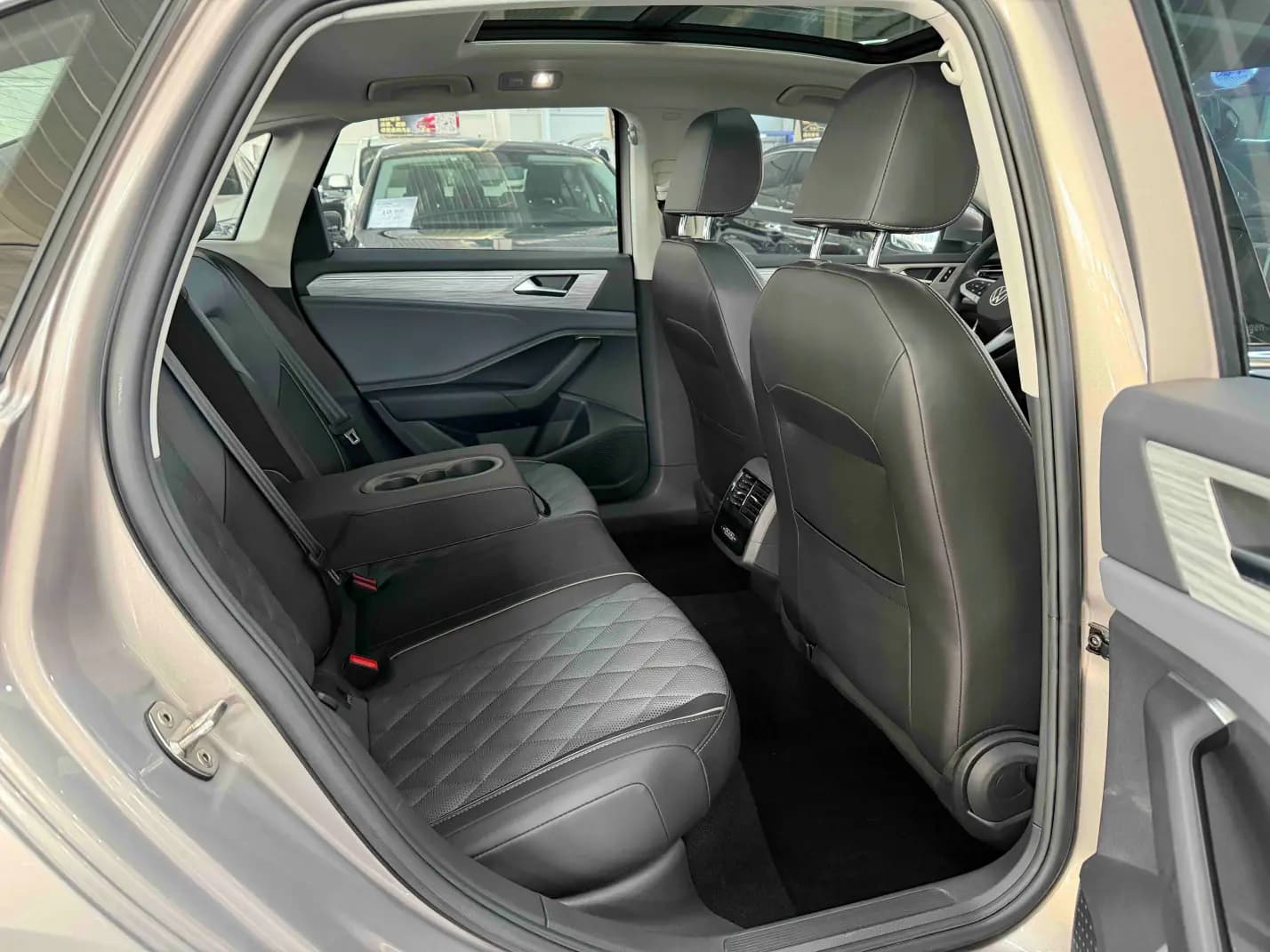 Volkswagen Sagitar 2022 г. 22522 км. — фото 14