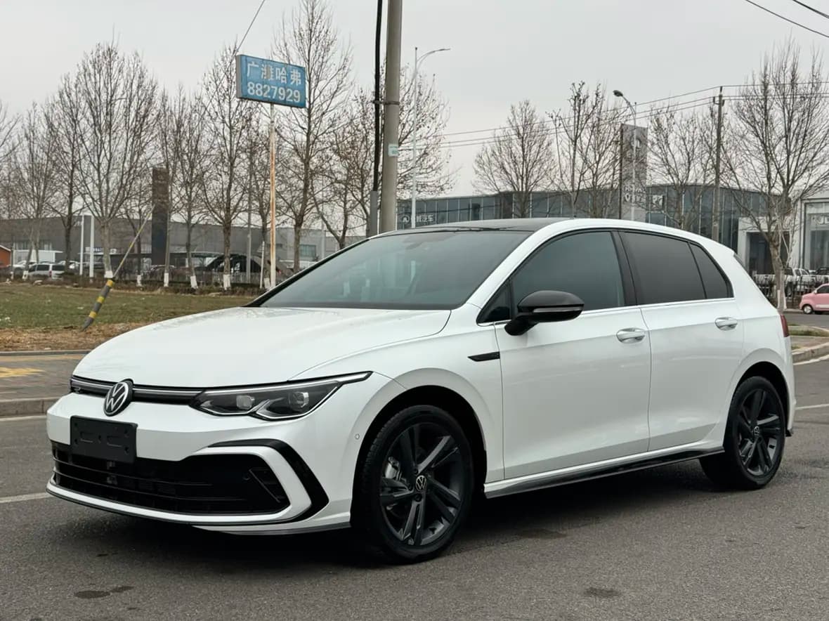 Volkswagen Golf 2023 г. 8088 км.