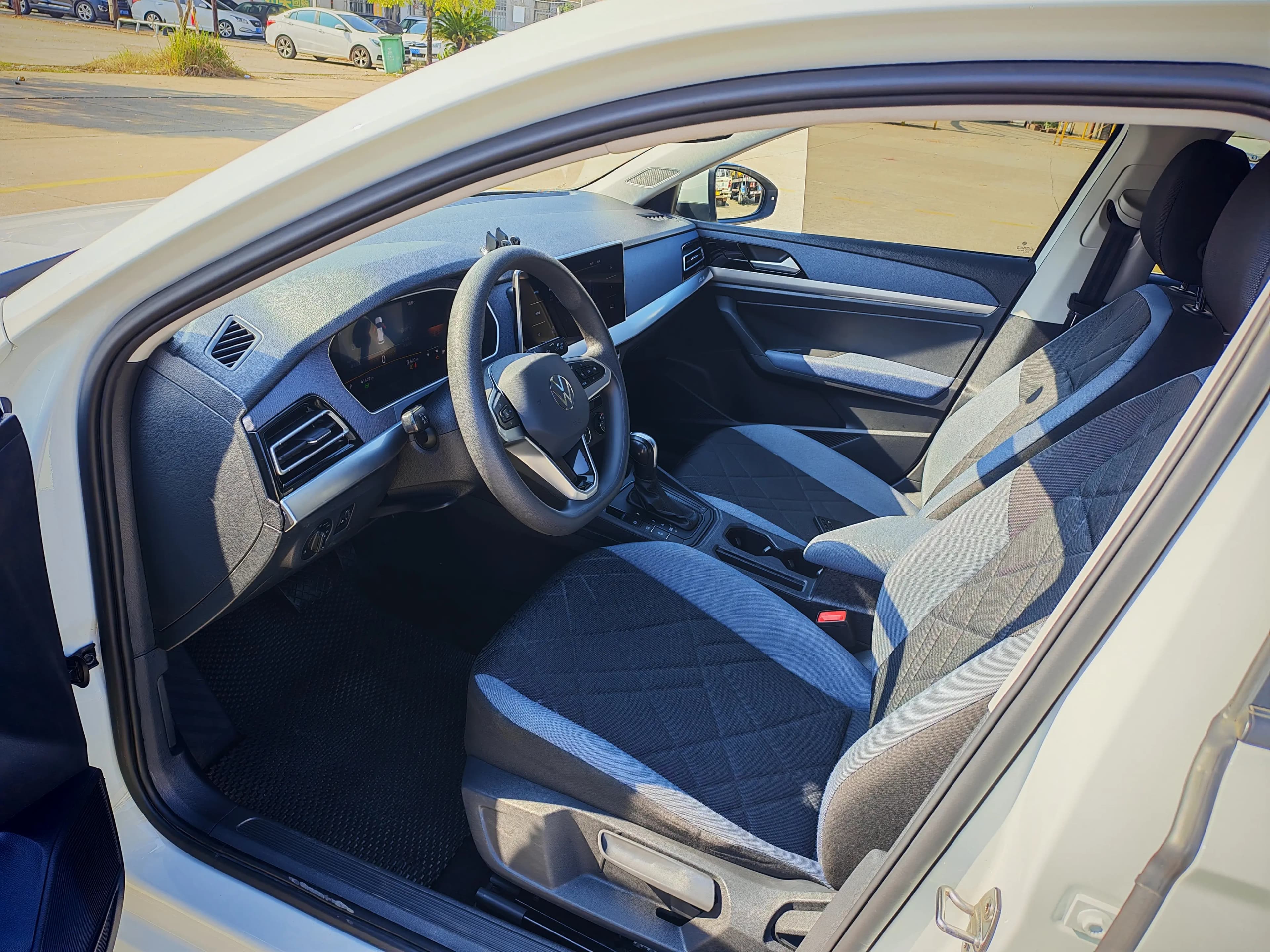 Volkswagen Lavida 2023 г. 40020 км. — фото 7