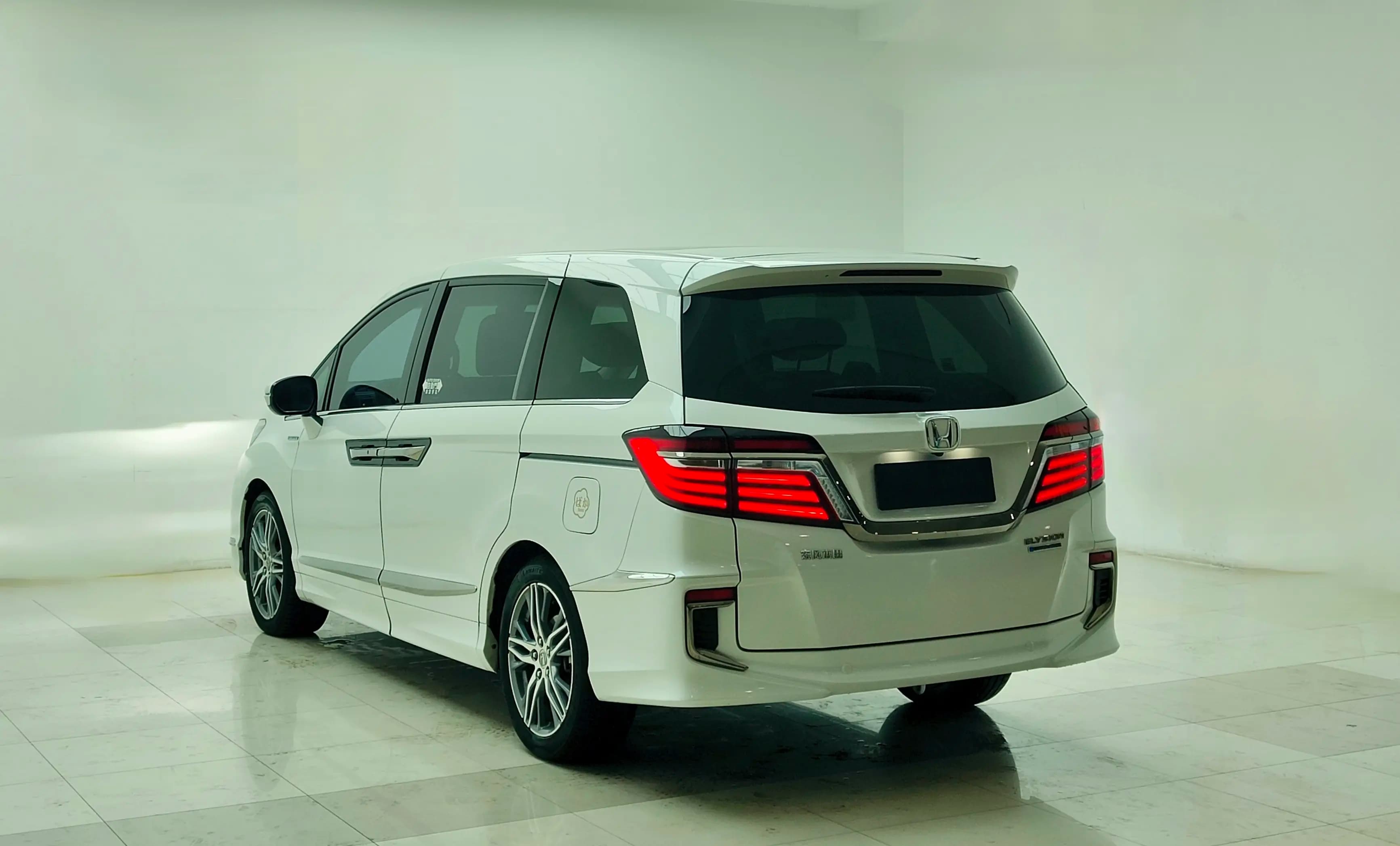 Honda Elysion 2021 г. 78063 км. — фото 2