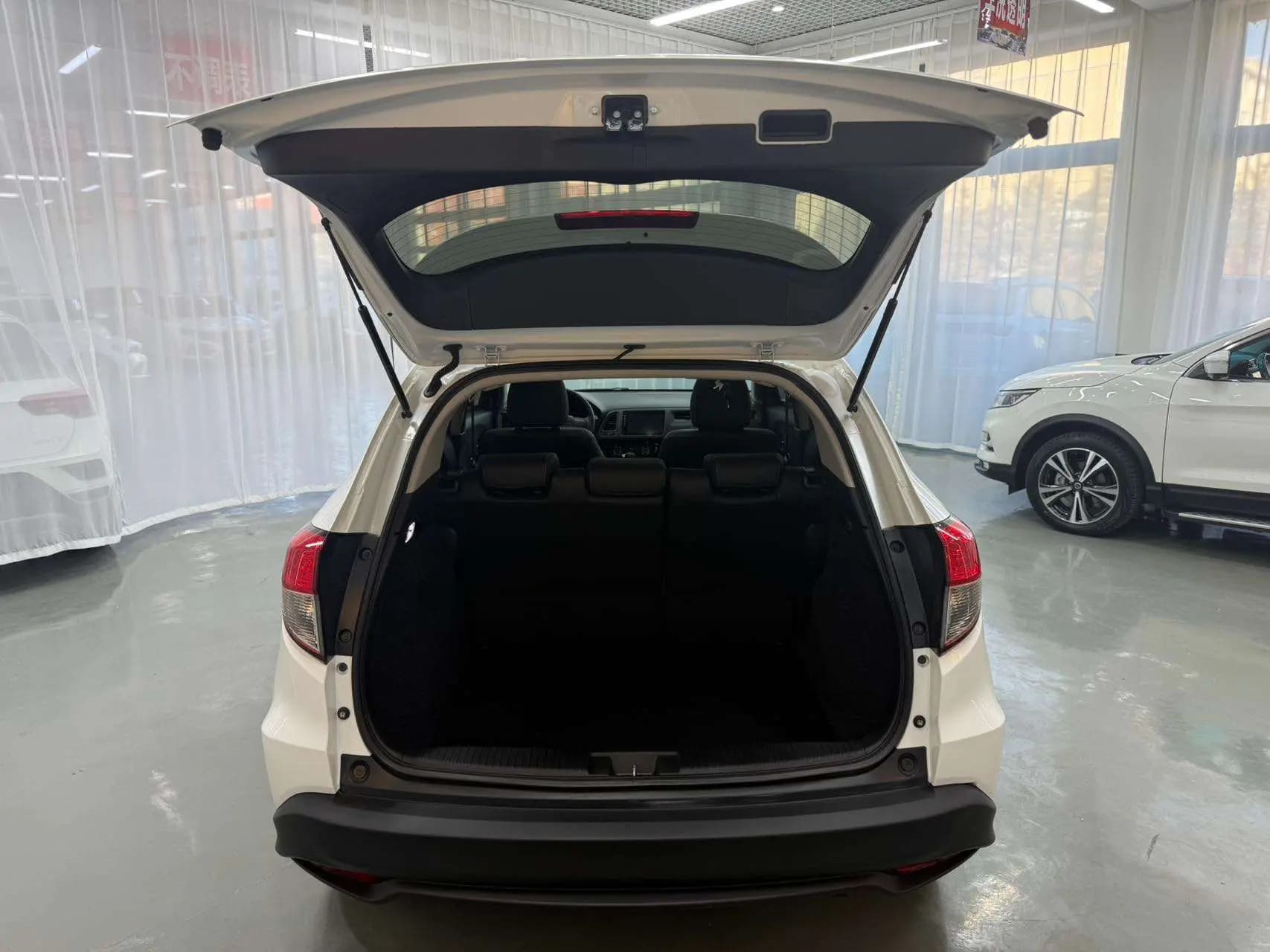 Honda Vezel 2021 г. 60096 км. — фото 20