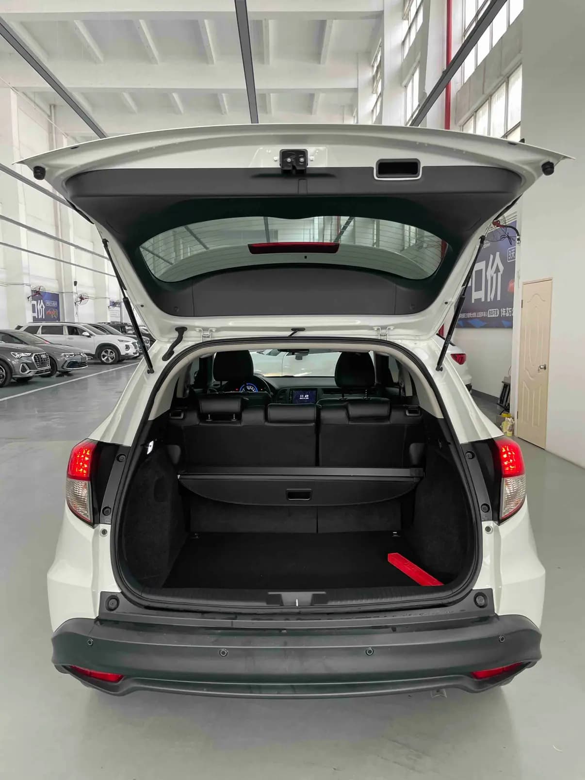 Honda Vezel 2022 г. 8698 км. — фото 22