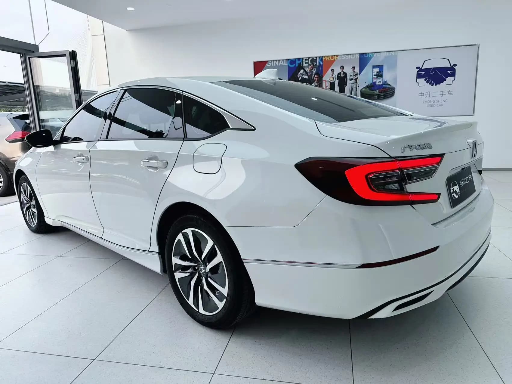 Honda Accord 2022 г. 16921 км. — фото 4