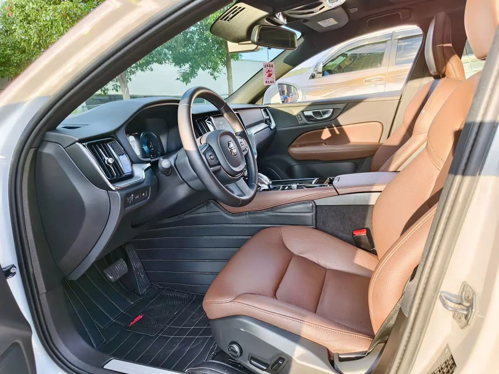 Volvo S60 PHEV 2022 г. 32106 км. — фото 21