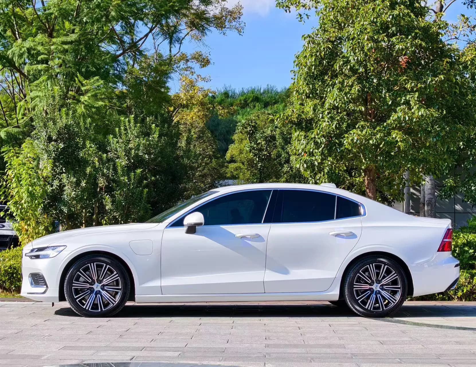 Volvo S60 PHEV 2022 г. 32106 км. — фото 4