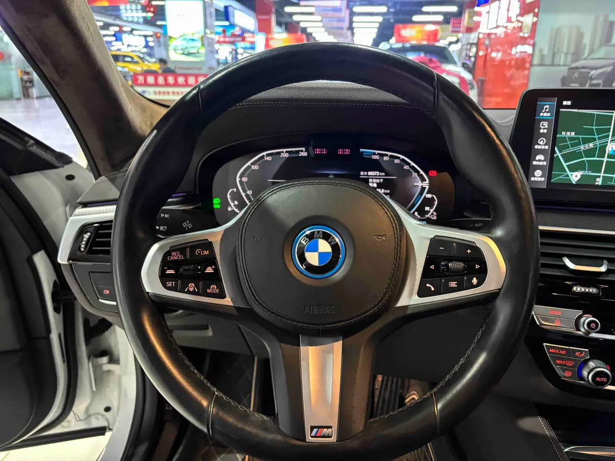 BMW 5 Series PHEV 2022 г. 66108 км. — фото 13